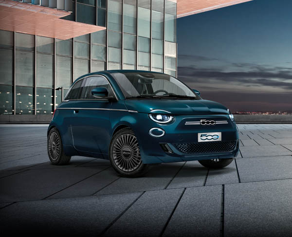 Fiat 500 vue avant droit - Petite citadine à l'expérience de conduite inégalée